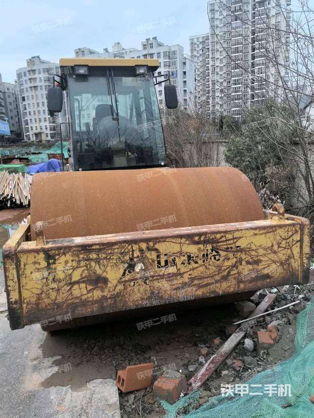 正前（壓路機(jī)整機(jī)外觀）