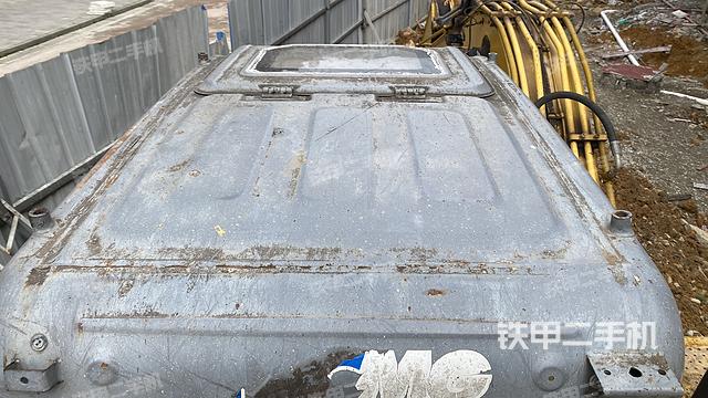 駕駛室頂部（整機外觀）