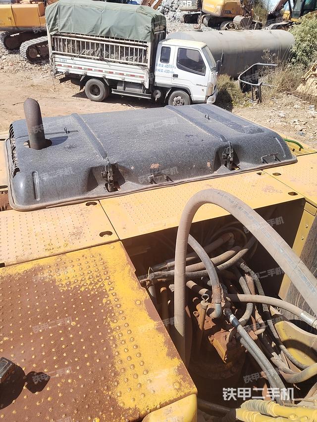 驾驶室顶部（整机外观）