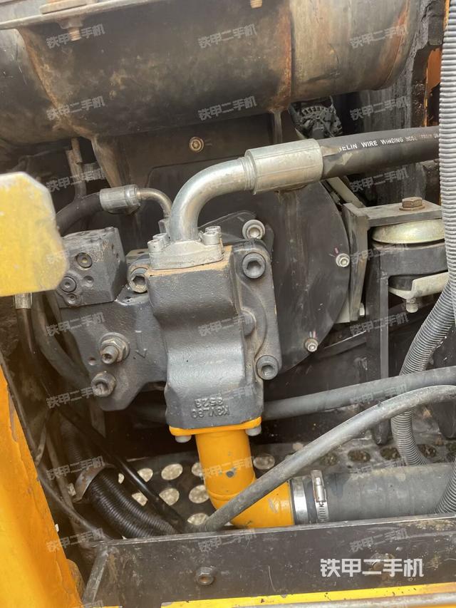 液壓泵艙室正面整體(整機(jī)外觀) 液壓泵艙室正面整體(整機(jī)外觀)