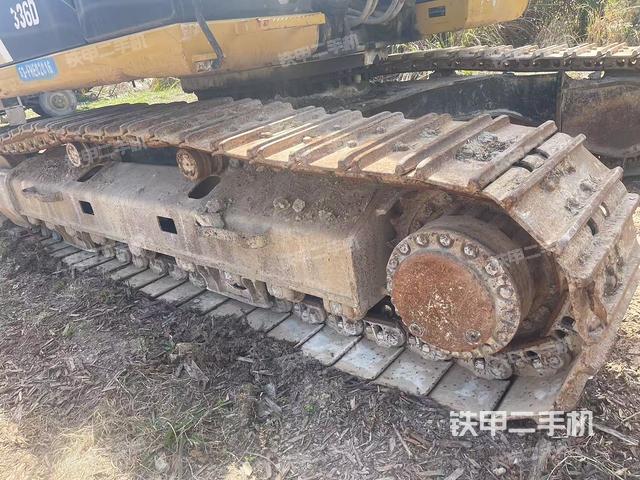 單側(cè)履帶整體(整機(jī)外觀) 單側(cè)履帶整體(整機(jī)外觀)