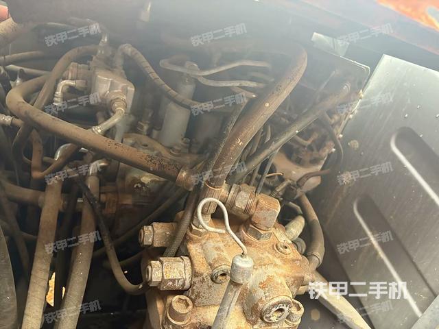 駕駛室頂部俯視（上車(chē)部件）