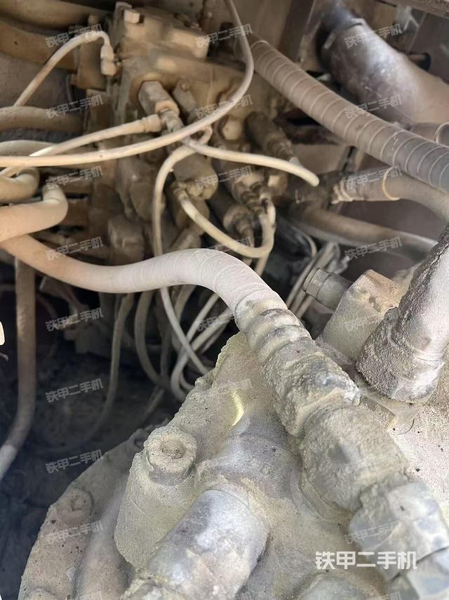 回轉(zhuǎn)馬達(dá)和主控閥（整機(jī)外觀）