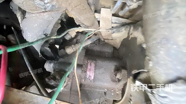 液壓泵艙室正面整體（整機(jī)外觀）