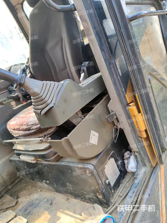 座椅左側控制臺/音響/含左手柄（駕駛室部分）