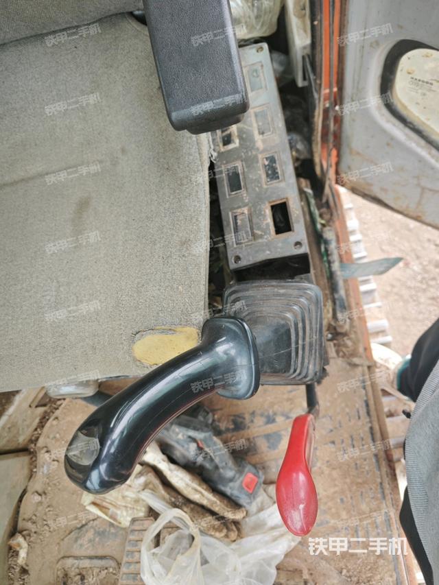 座椅左側(cè)控制臺(tái)/音響/含左手柄（駕駛室部分）