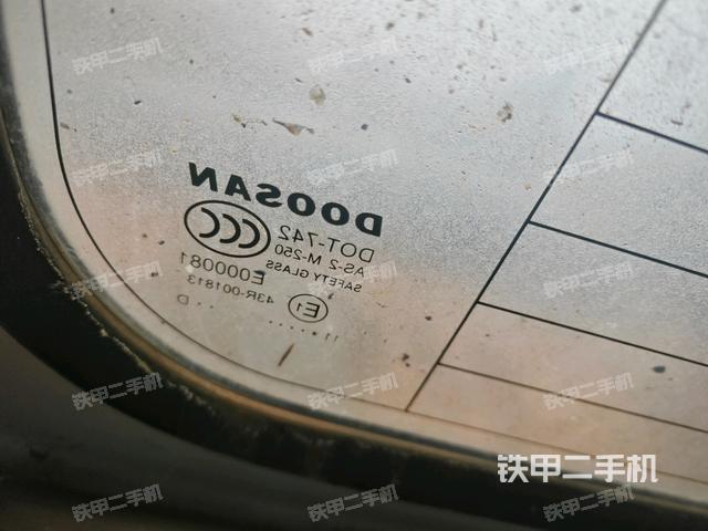 左后方玻璃角標(biāo)（駕駛室部分）