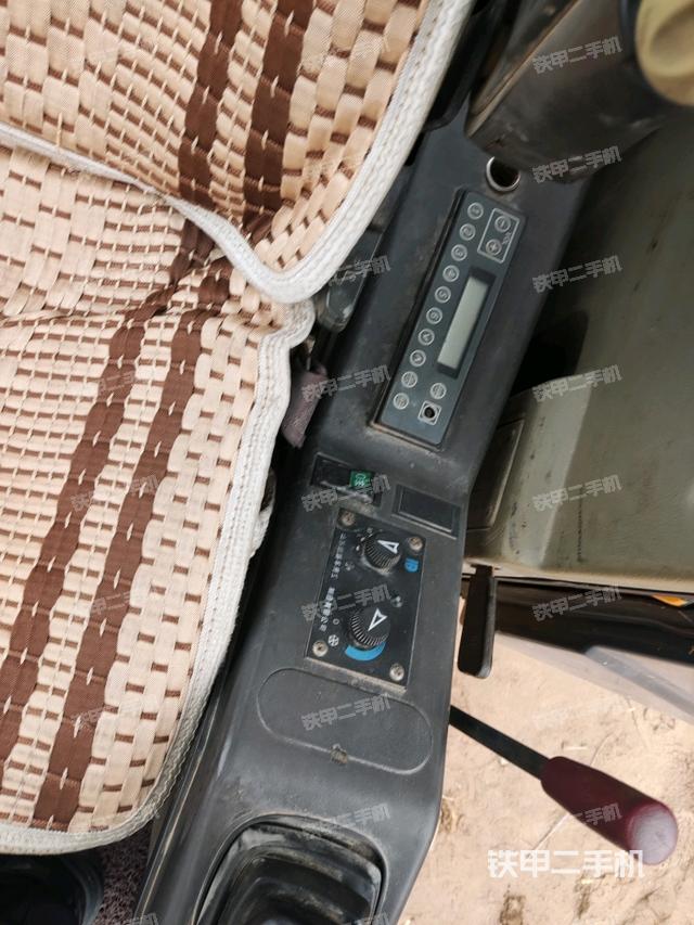 座椅左側(cè)控制臺/音響/含左手柄（駕駛室部分）