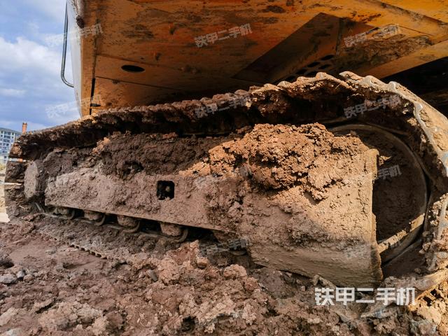 單側(cè)履帶整體(整機外觀) 單側(cè)履帶整體(整機外觀)