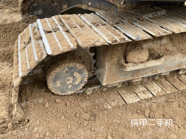 單側(cè)履帶整體(整機外觀) 單側(cè)履帶整體(整機外觀)