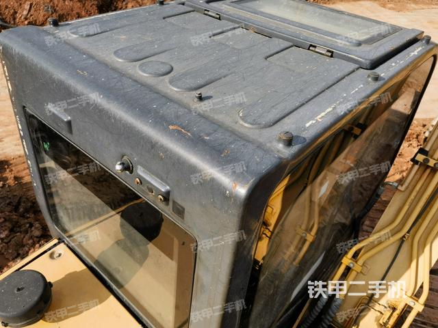 駕駛室頂部(整機外觀) 駕駛室頂部(整機外觀)