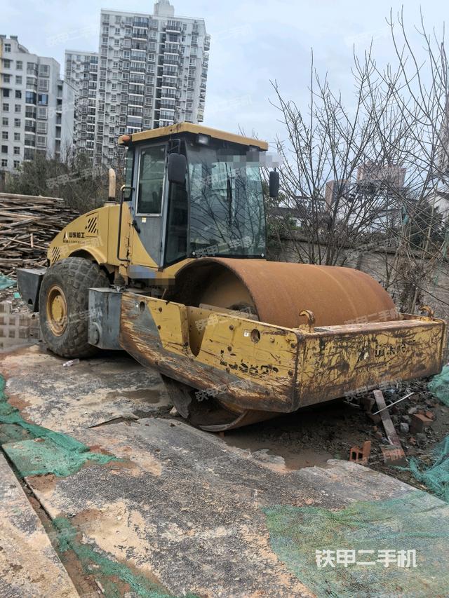 右前45°（壓路機(jī)整機(jī)外觀）