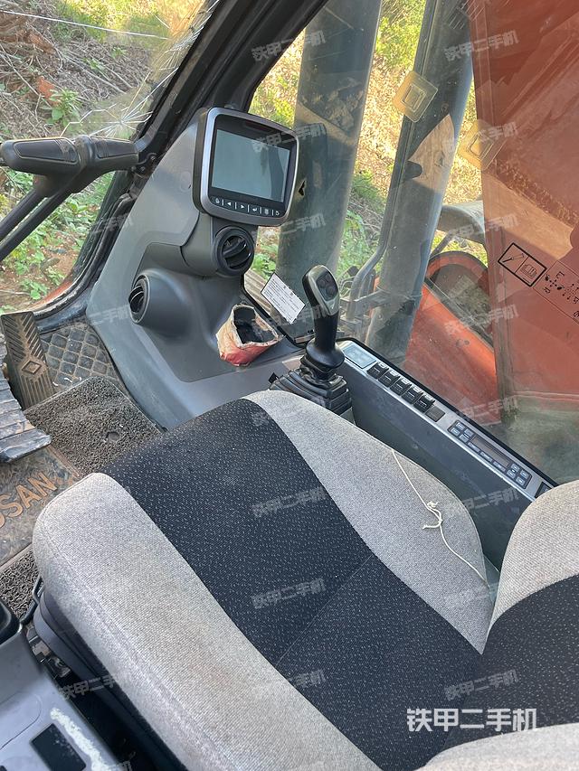 驾驶室整体（整机外观）