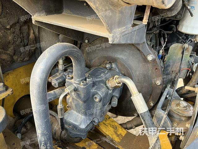 液壓泵艙室正面整體(整機(jī)外觀) 液壓泵艙室正面整體(整機(jī)外觀)