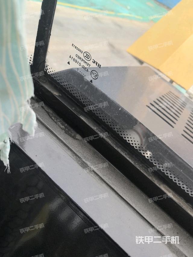 后玻璃角標（壓路機駕駛室）