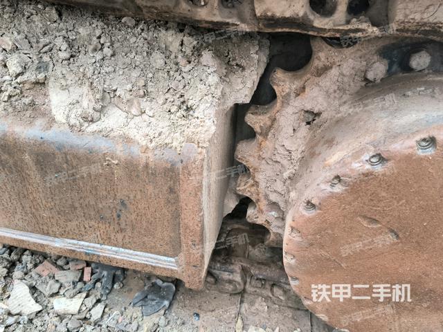 右驅(qū)動輪（行走機構(gòu)）