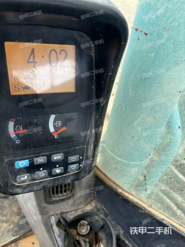 駕駛室整體(整機外觀) 駕駛室整體(整機外觀)