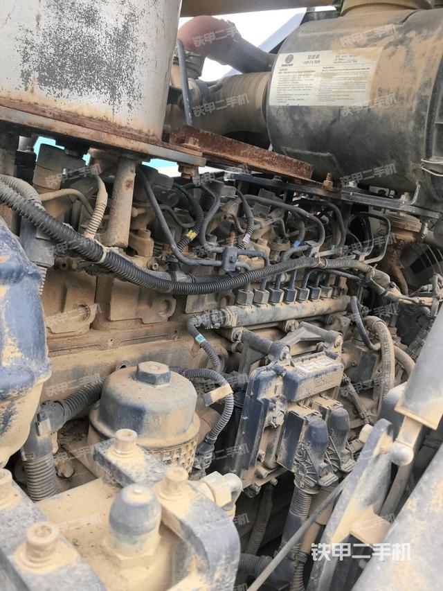 柴油泵全景（壓路機發(fā)動機艙）