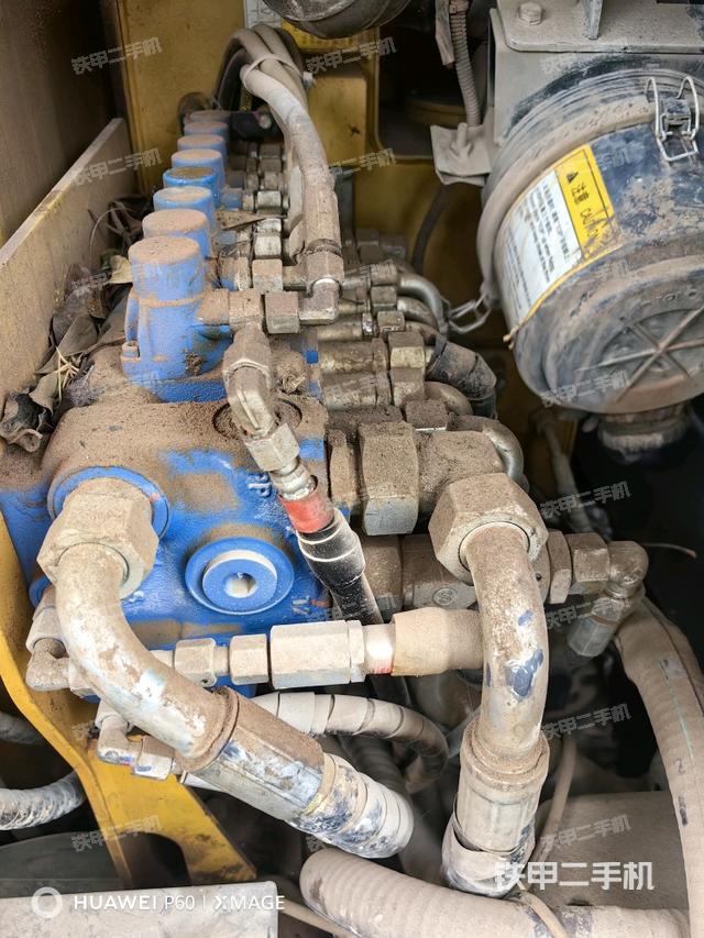 液壓泵艙室正面整體(整機(jī)外觀) 液壓泵艙室正面整體(整機(jī)外觀)