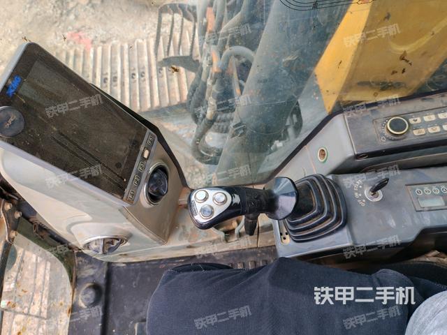 后窗玻璃角標（駕駛室部分）