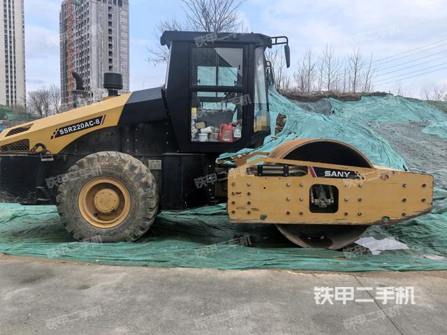 正左側（壓路機整機外觀）