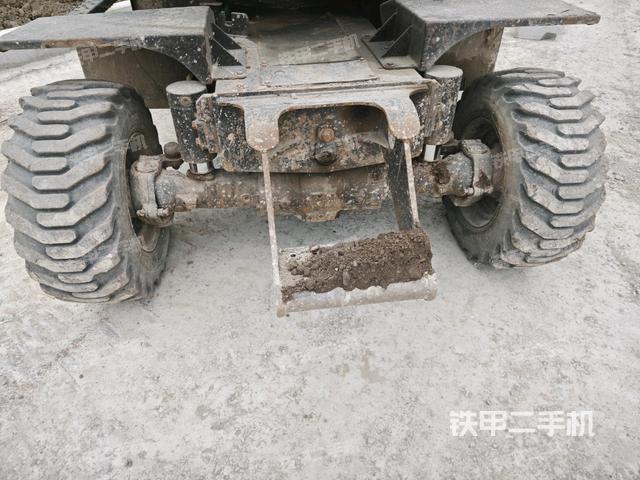 轉(zhuǎn)盤(pán)和下車(chē)架正前(工作和回轉(zhuǎn)裝置) 轉(zhuǎn)盤(pán)和下車(chē)架正前(工作和回轉(zhuǎn)裝置)