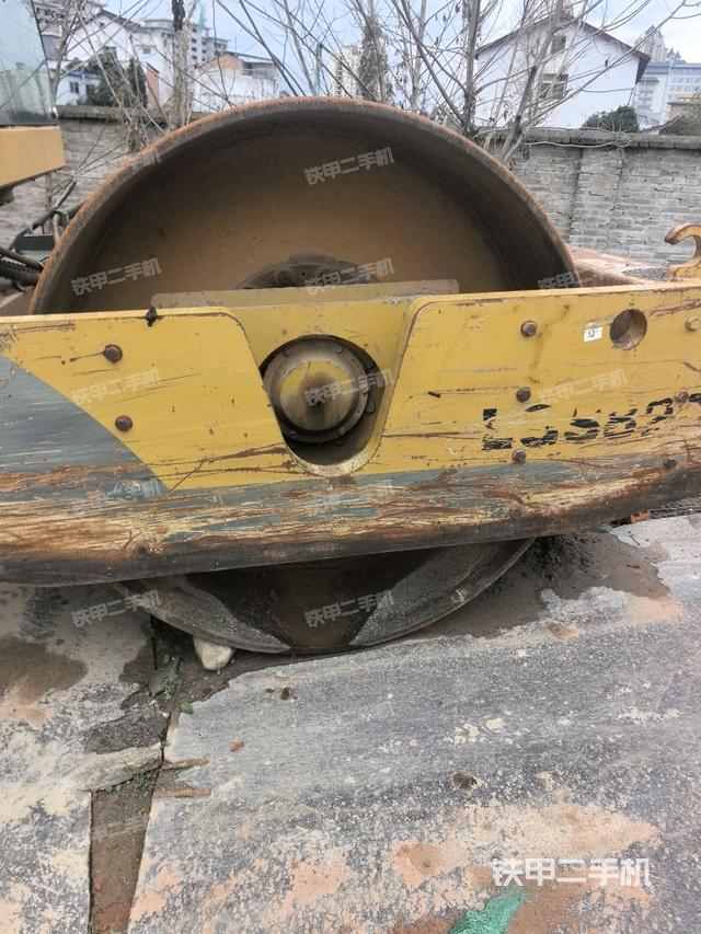 前車架正左側(cè)（壓路機(jī)前后車架）