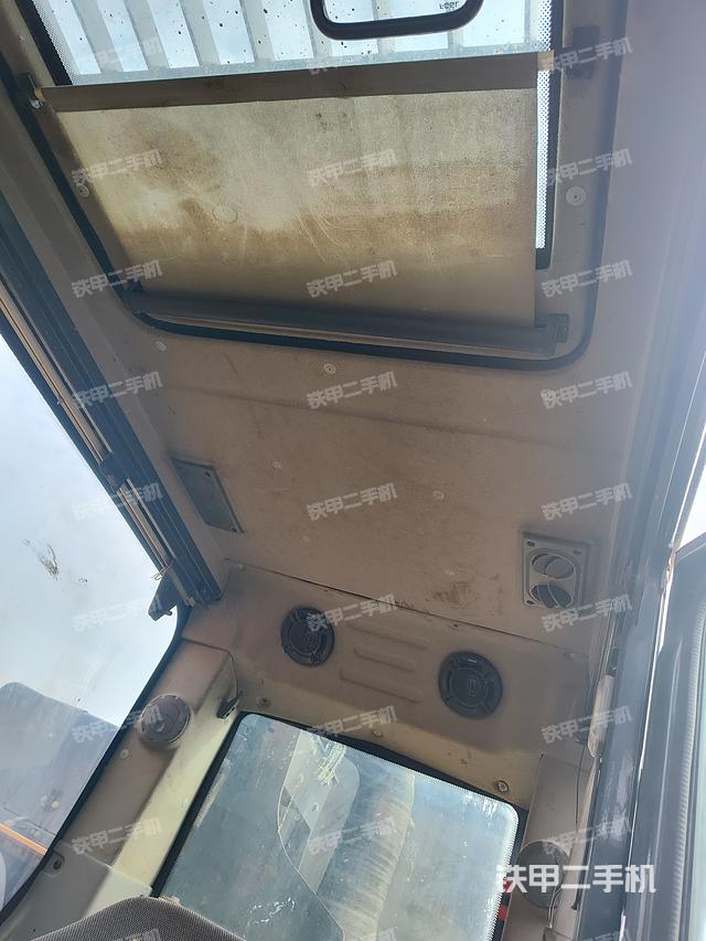 驾驶室顶部（整机外观）