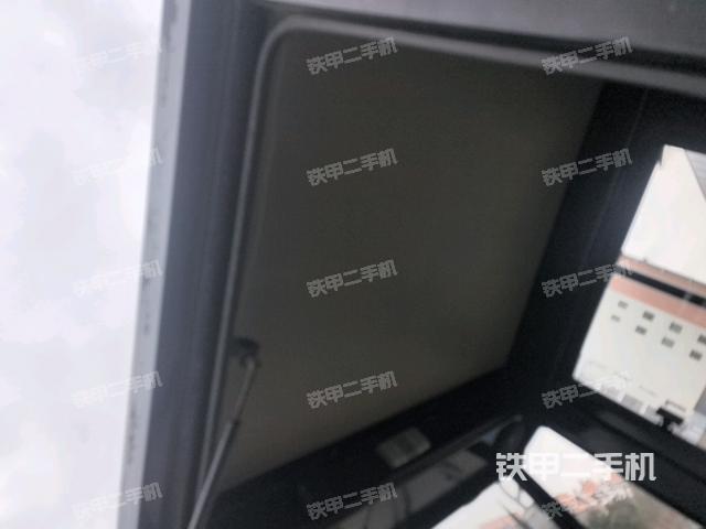 駕駛室頂蓬內（壓路機駕駛室）