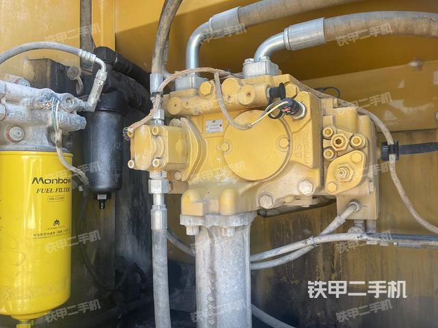 液壓泵艙室正面整體(整機(jī)外觀) 液壓泵艙室正面整體(整機(jī)外觀)