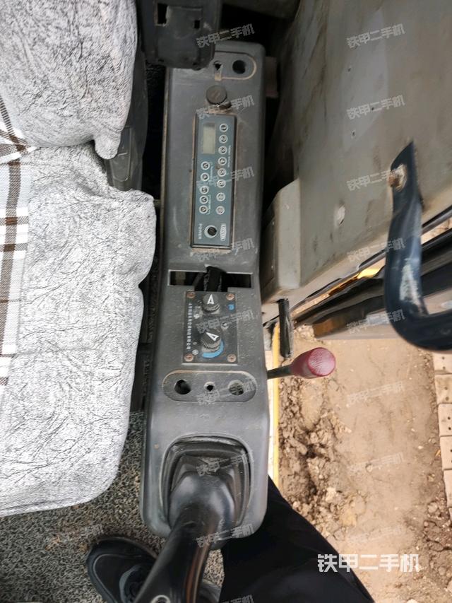 座椅左側(cè)控制臺/音響/含左手柄（駕駛室部分）