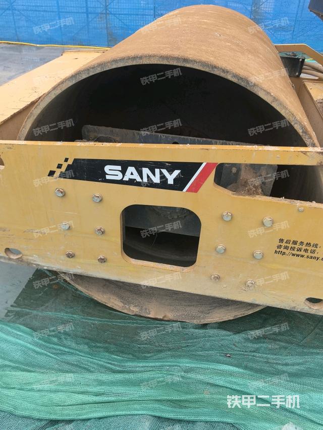 前車架正左側（壓路機前后車架）