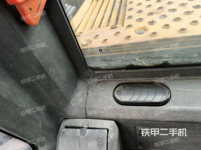 后窗玻璃角標（駕駛室部分）