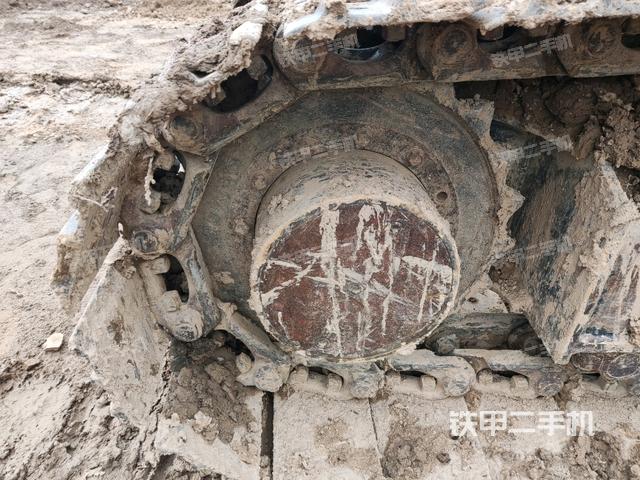 右驅(qū)動輪（行走機構(gòu)）