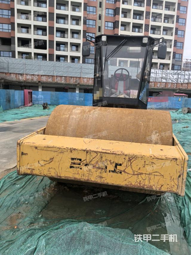 正前（壓路機整機外觀）