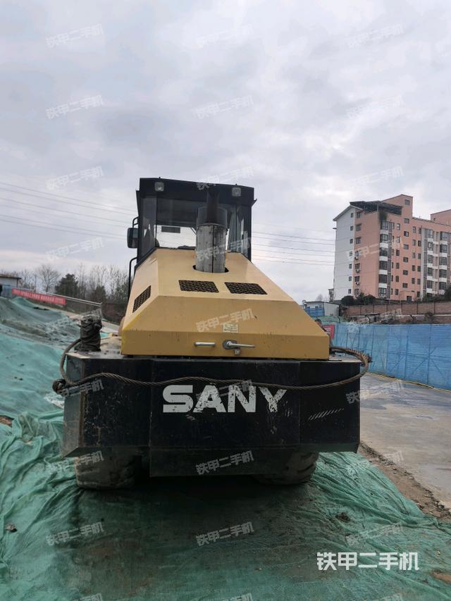 正后側（壓路機前后車架）