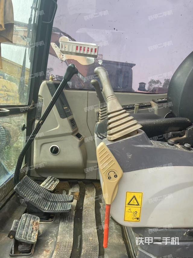 駕駛室頂部（整機(jī)外觀）