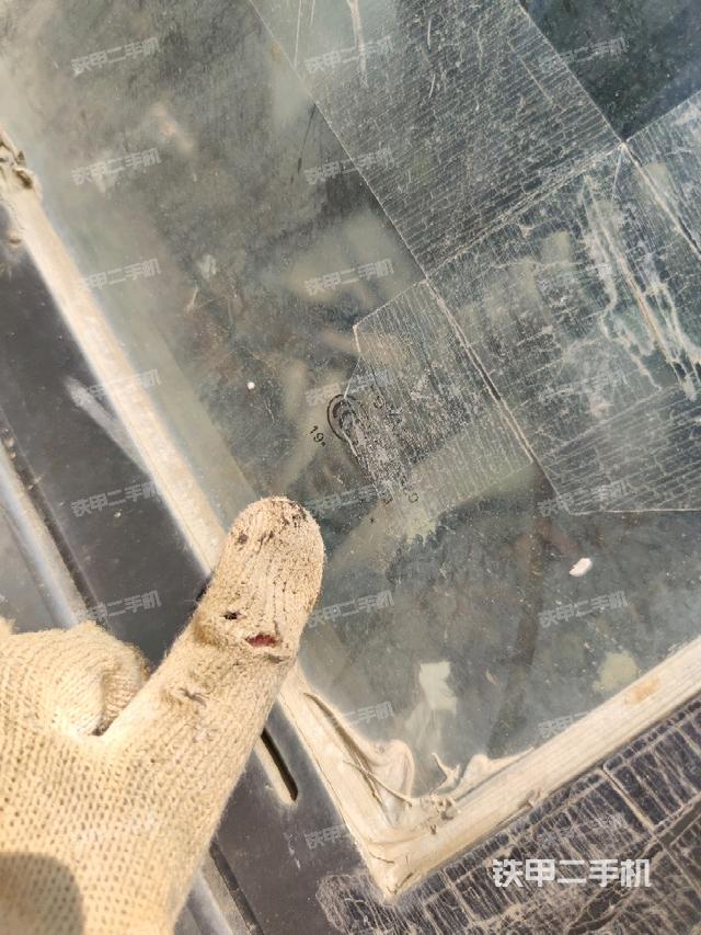 后窗玻璃角標（駕駛室部分）