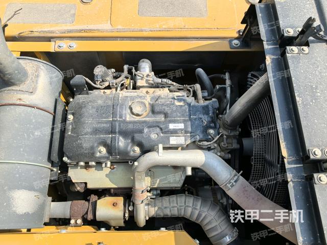 發(fā)動(dòng)機(jī)室（上車(chē)部件）