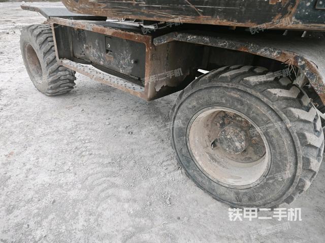 右側(cè)履帶整體?(行走機(jī)構(gòu)) 右側(cè)履帶整體?(行走機(jī)構(gòu))