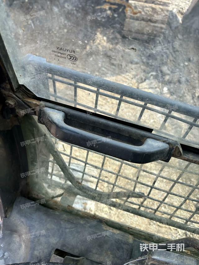 駕駛室左前45度(駕駛室部分) 駕駛室左前45度(駕駛室部分)