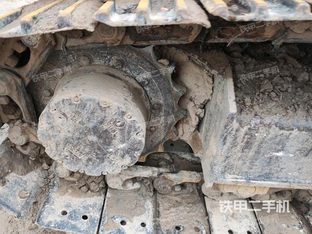 左驅(qū)動輪（行走機(jī)構(gòu)）