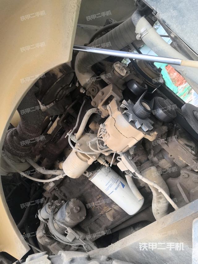 發(fā)動(dòng)機(jī)艙全景（壓路機(jī)發(fā)動(dòng)機(jī)艙）