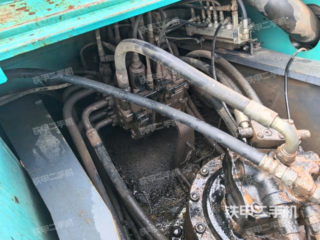 駕駛室頂部俯視(上車部件) 駕駛室頂部俯視(上車部件)