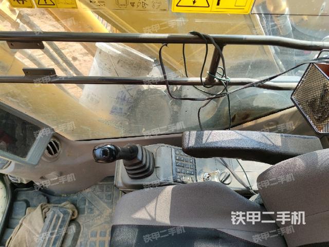 座椅右側(cè)控制臺/鑰匙門/油門/含右手柄(駕駛室部分) 座椅右側(cè)控制臺/鑰匙門/油門/含右手柄(駕駛室部分)