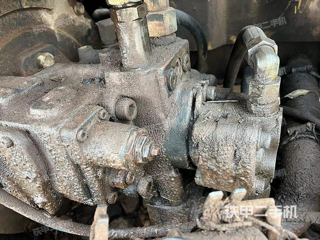 液壓泵艙室正面整體(整機(jī)外觀) 液壓泵艙室正面整體(整機(jī)外觀)