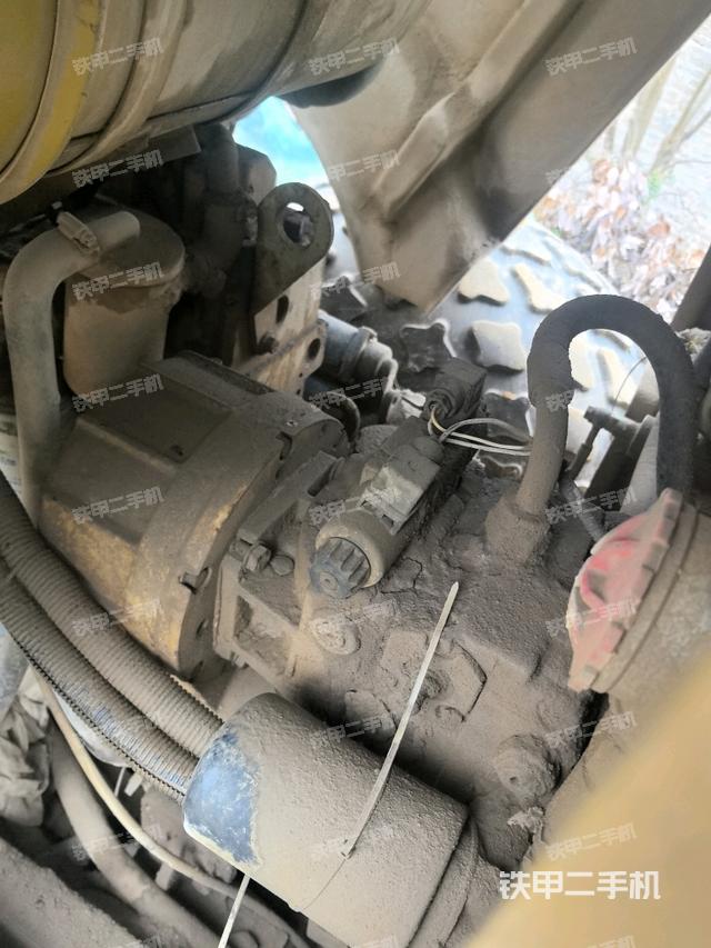 分動(dòng)箱或變速箱（壓路機(jī)發(fā)動(dòng)機(jī)艙）