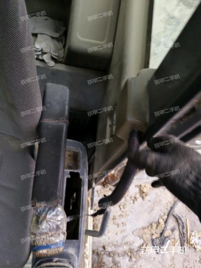 座椅左側(cè)控制臺/音響/含左手柄（駕駛室部分）