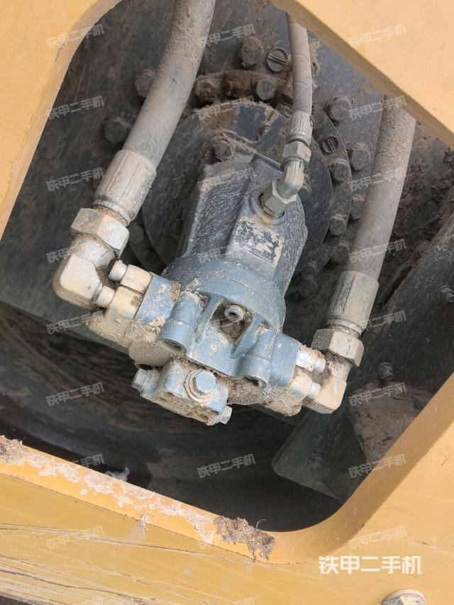 前輪右側減震塊連接及部件（壓路機前后車架）