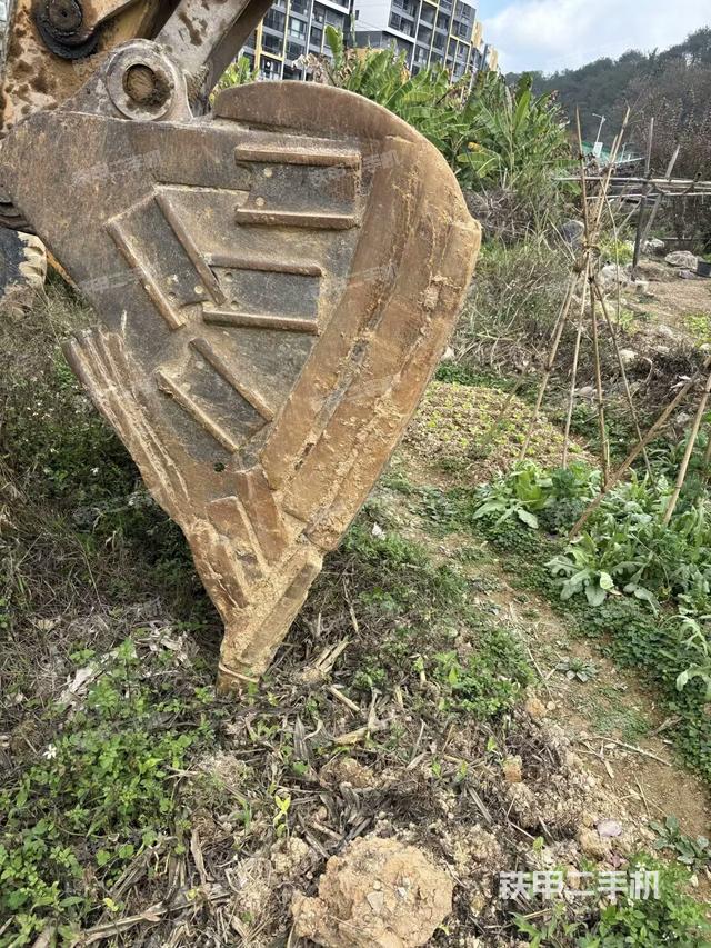 小臂整體左后(工作和回轉裝置) 小臂整體左后(工作和回轉裝置)